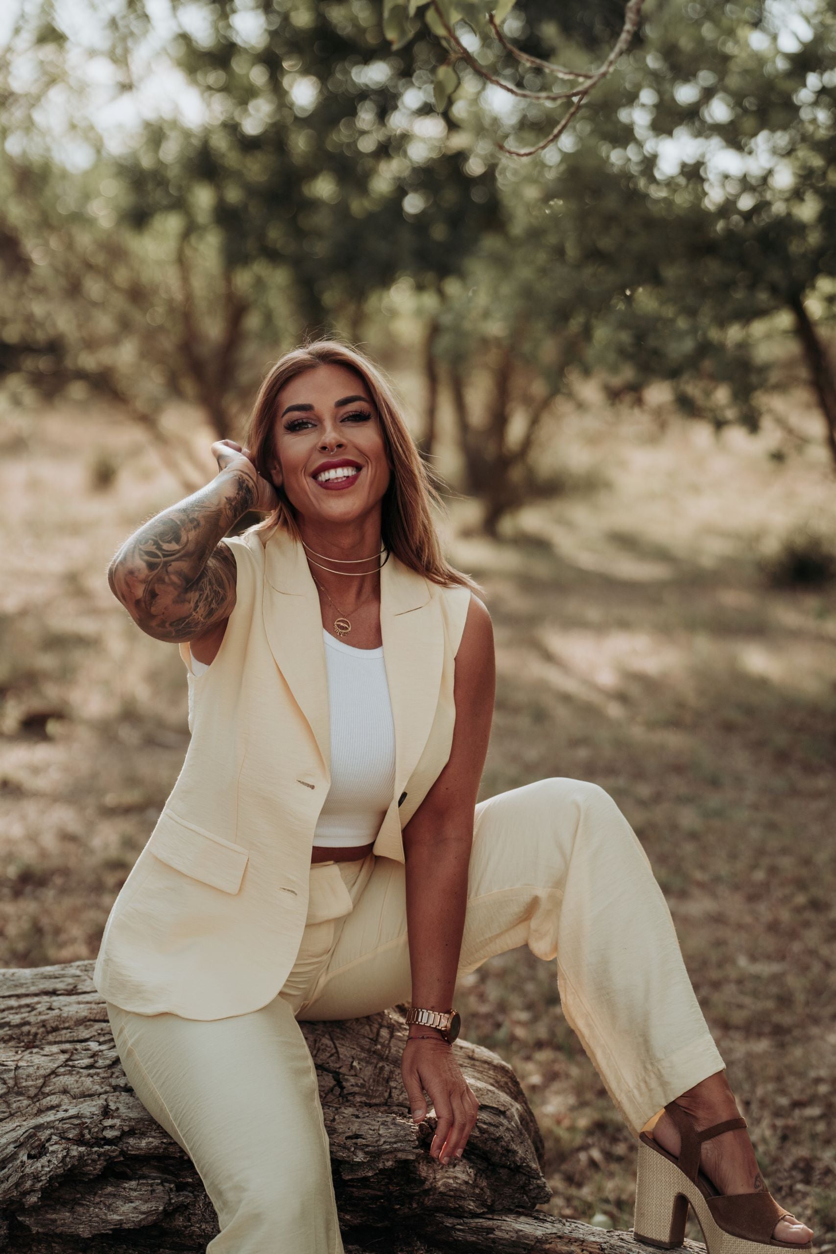 Cataleya-chaleco-amarillo-bolsillos