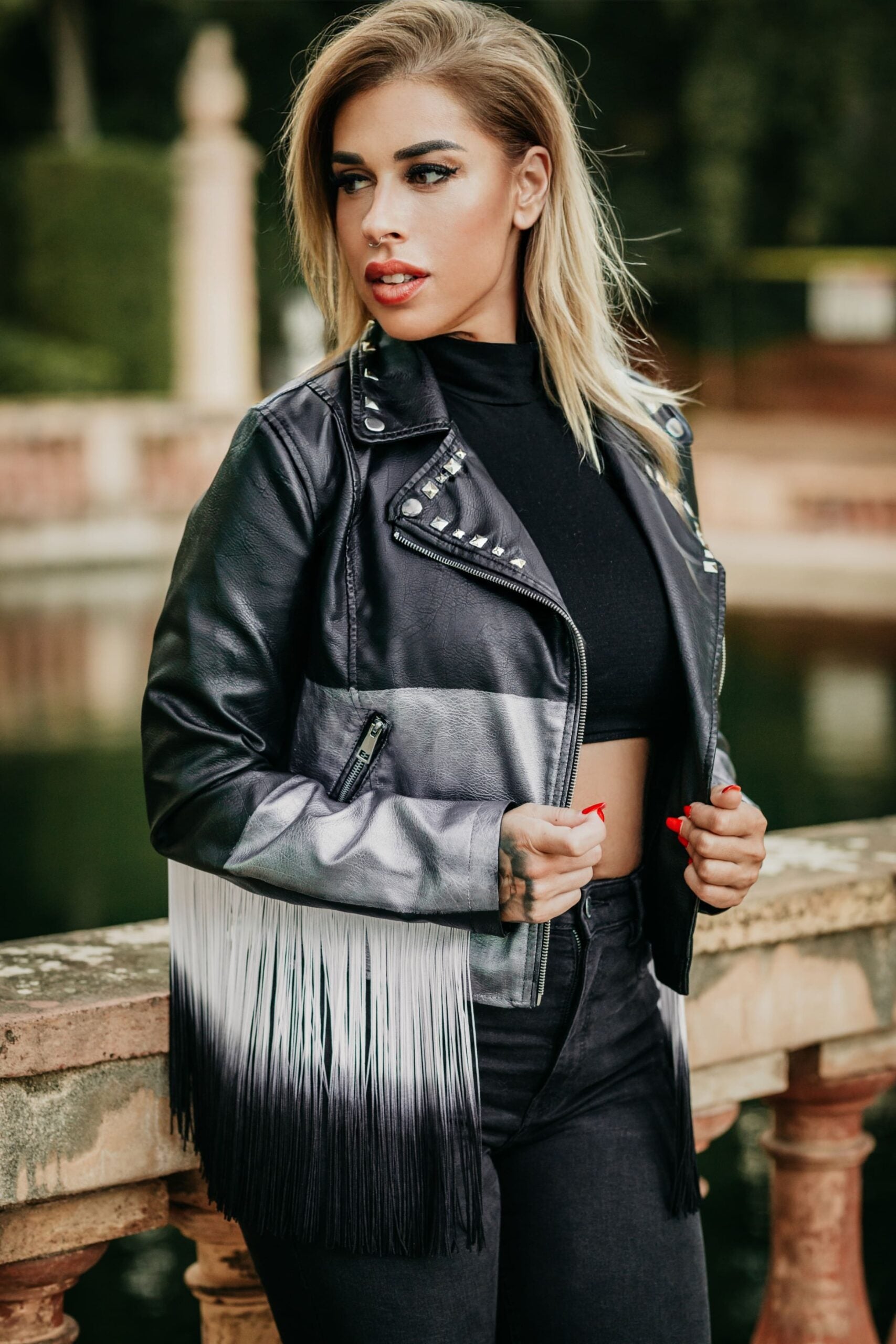 Cataleya-chaqueta-negra