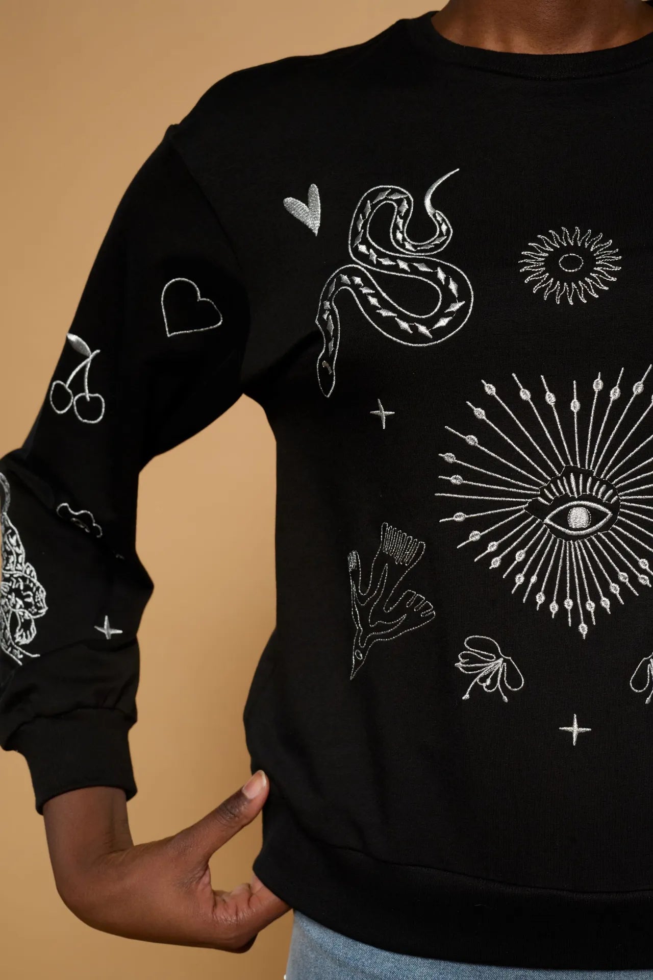 Sudadera negra mística