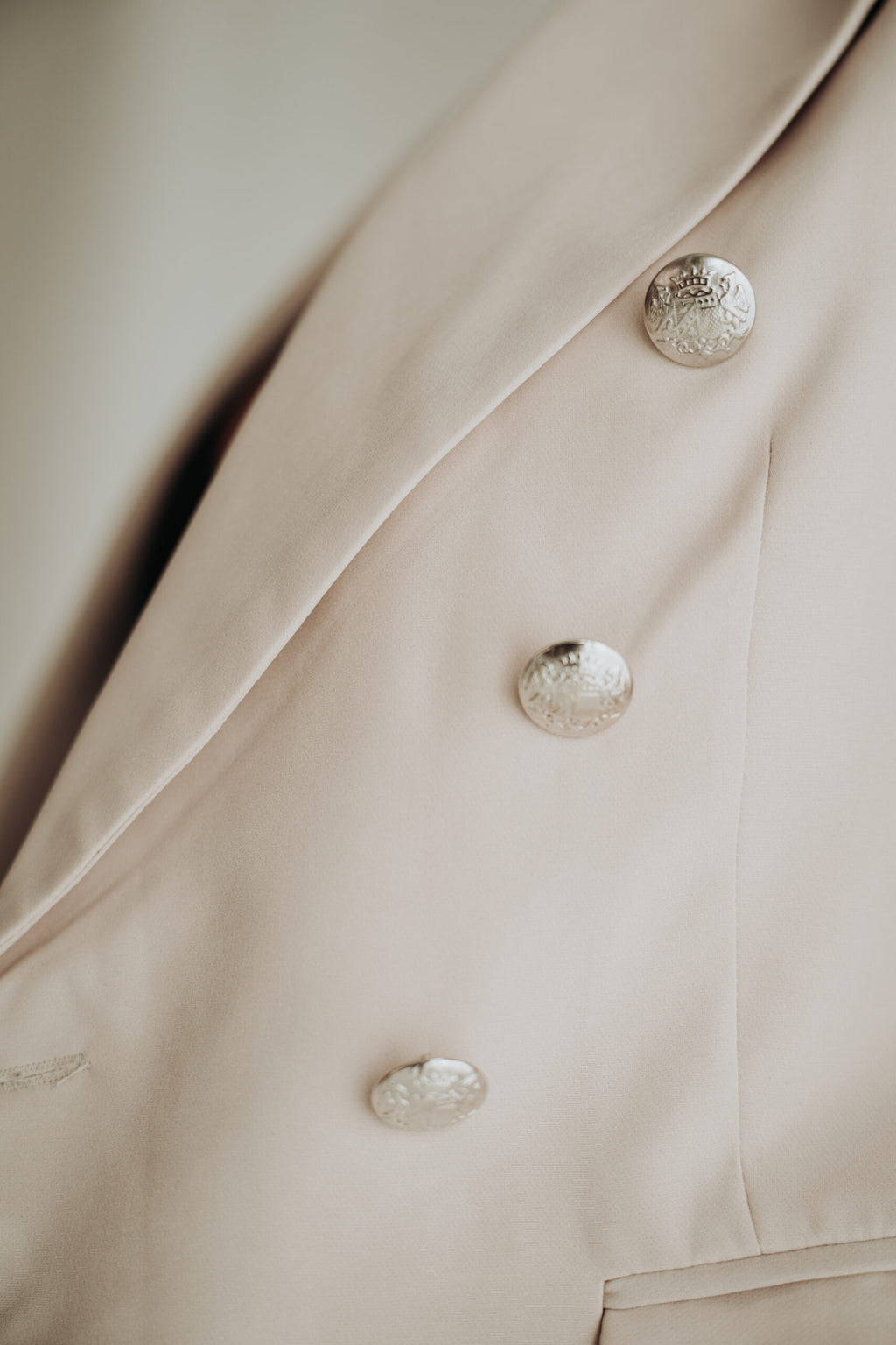 Cataleya-detalle-botones-blazer