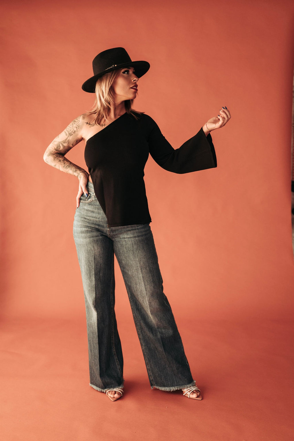 Cataleya-jersey-asimetrico-color-negro