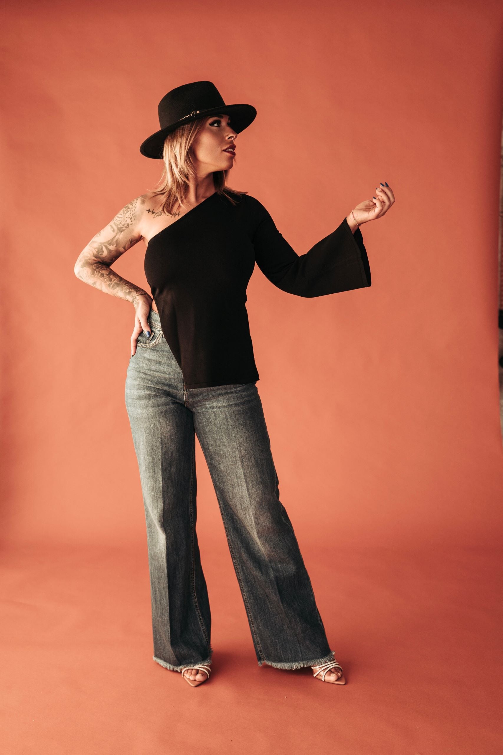 Cataleya-jersey-asimetrico-color-negro