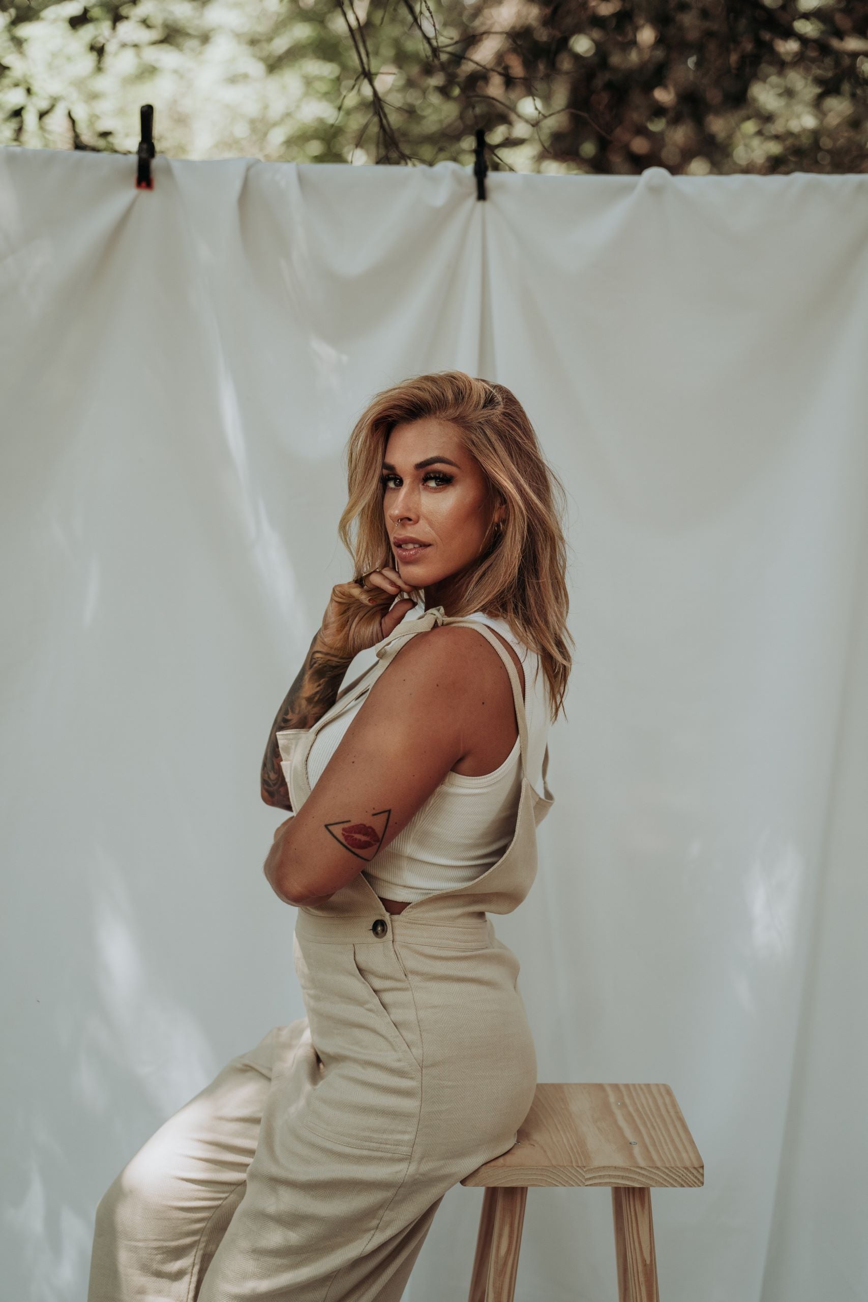 Cataleya-mono-lazos-ancho