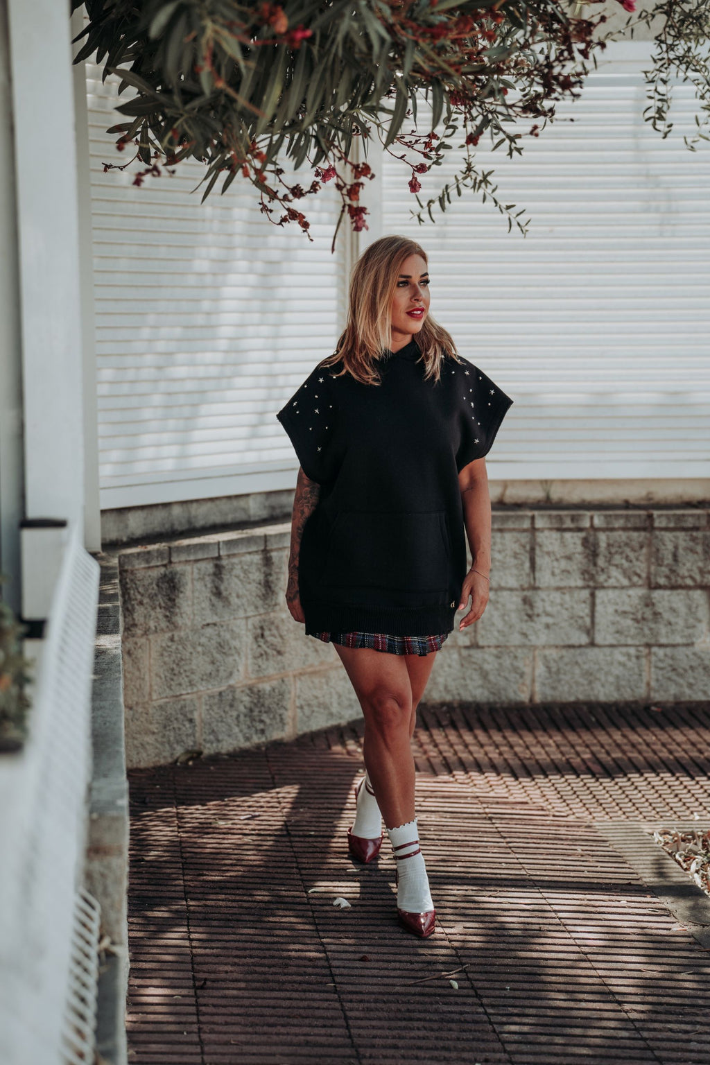 Cataleya-sudadera-con-tachuelas