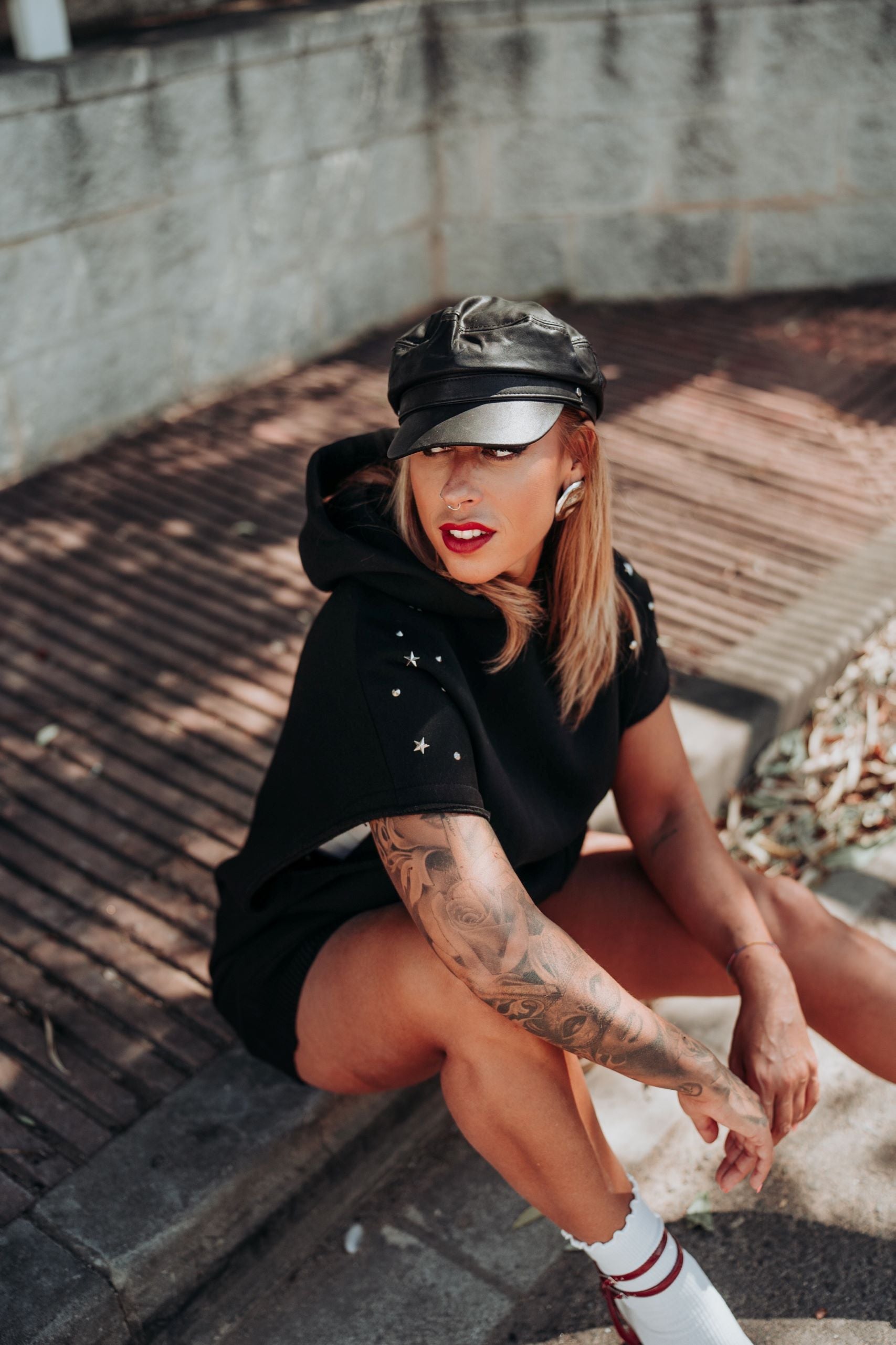 Cataleya-sudadera-tachuelas