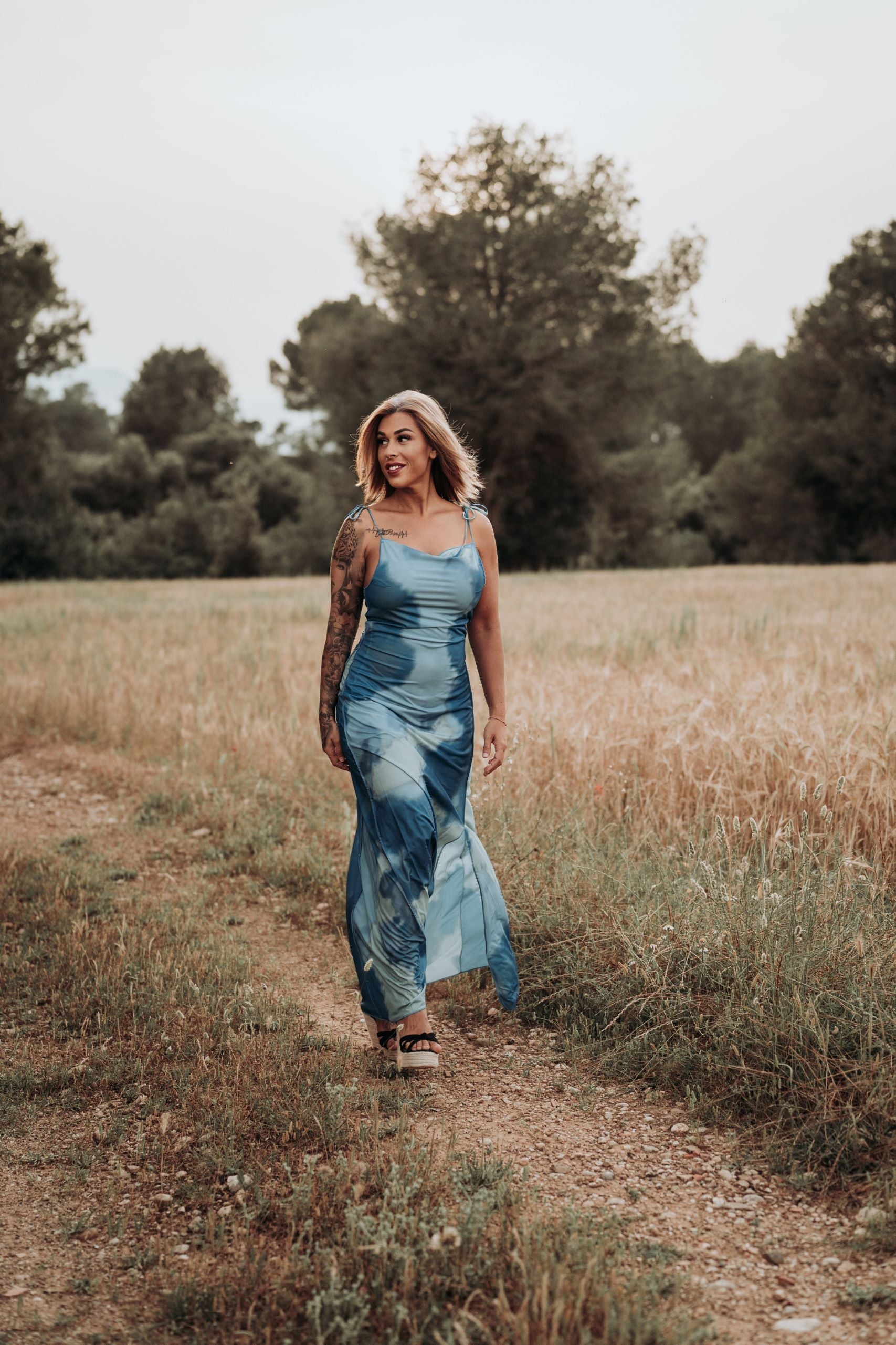 Cataleya-vestido-azul-blanco