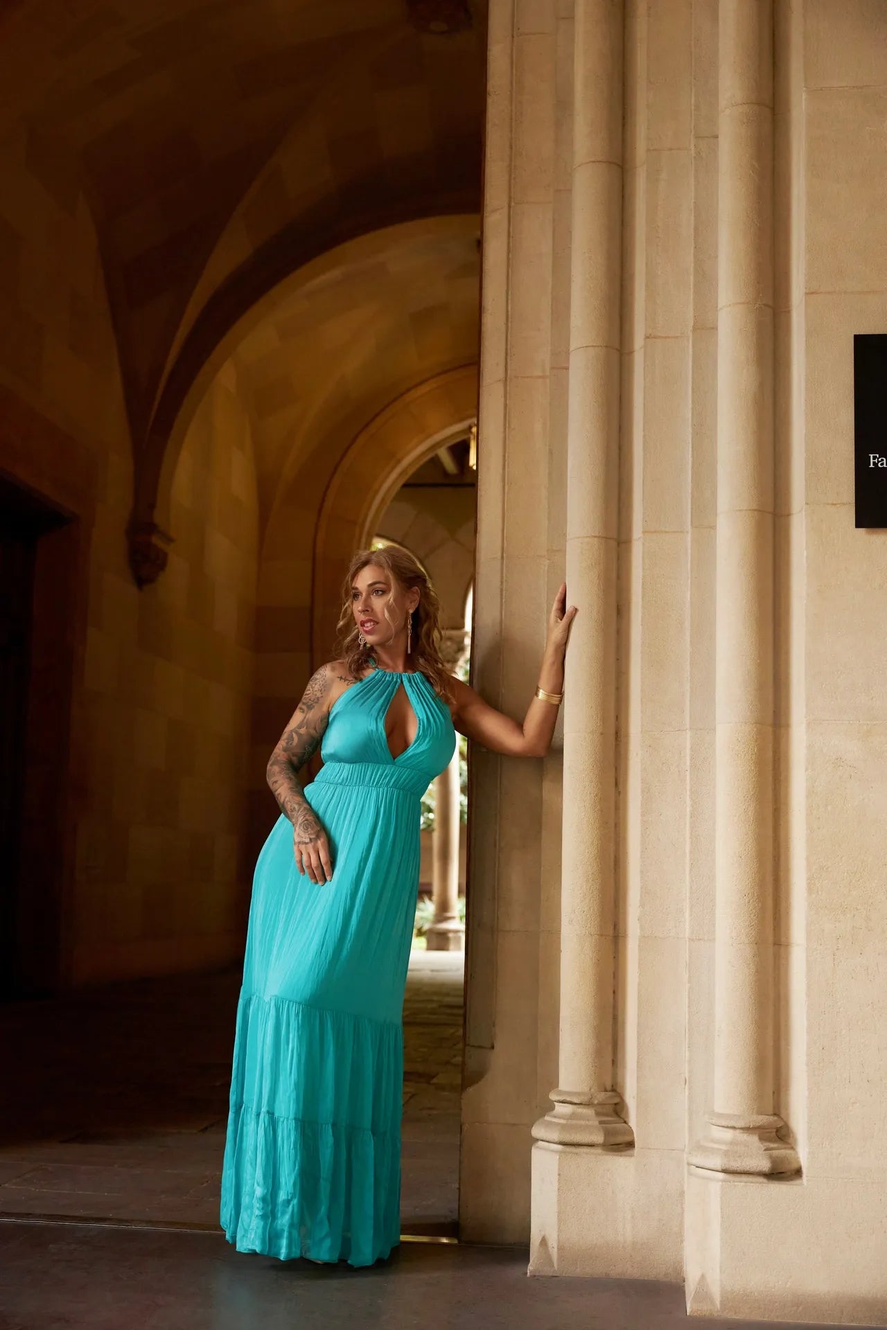 Cataleya-vestido-azul-invitada_reduida