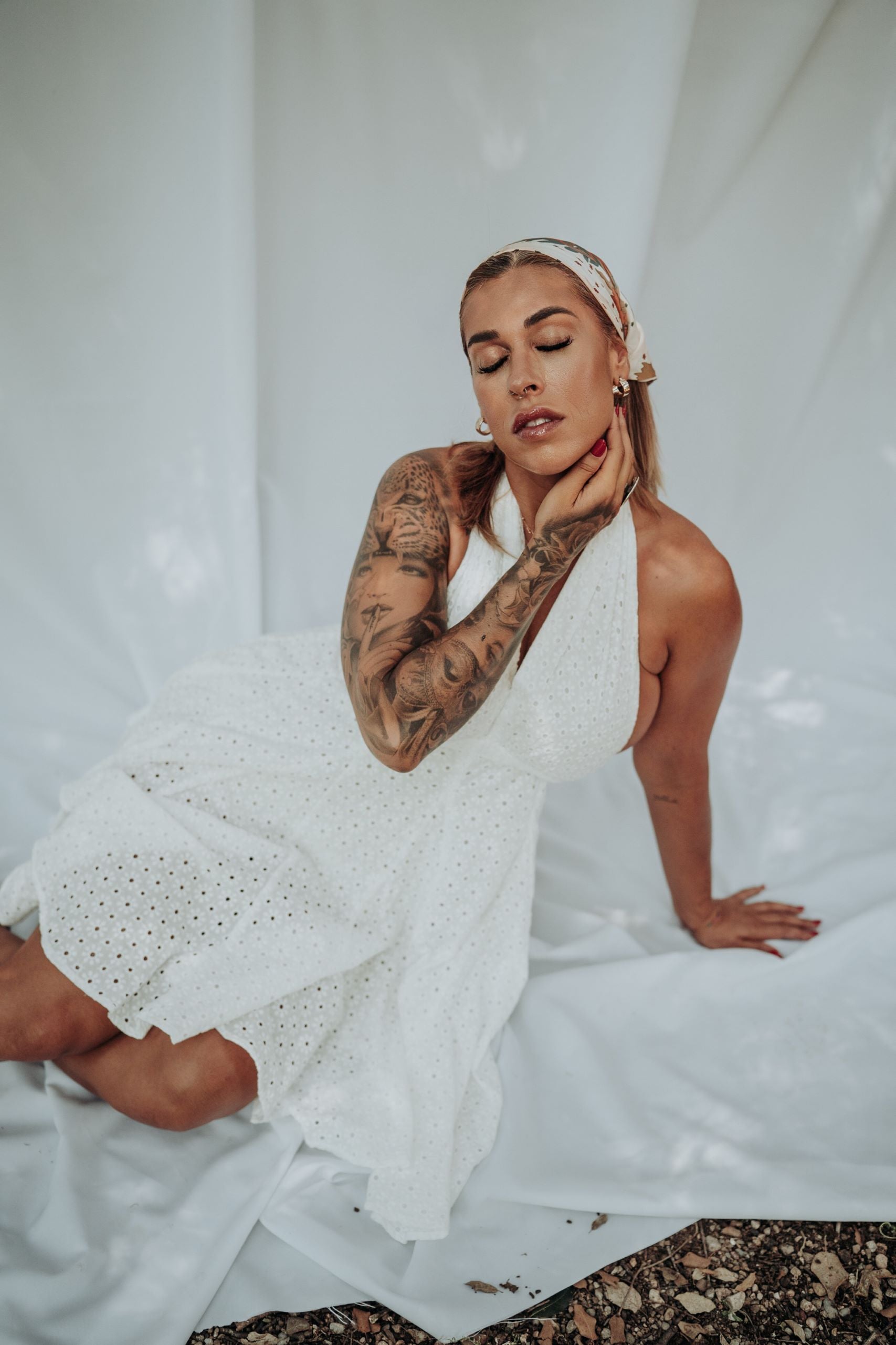 Cataleya-vestido-blanco-espalda-descubierta