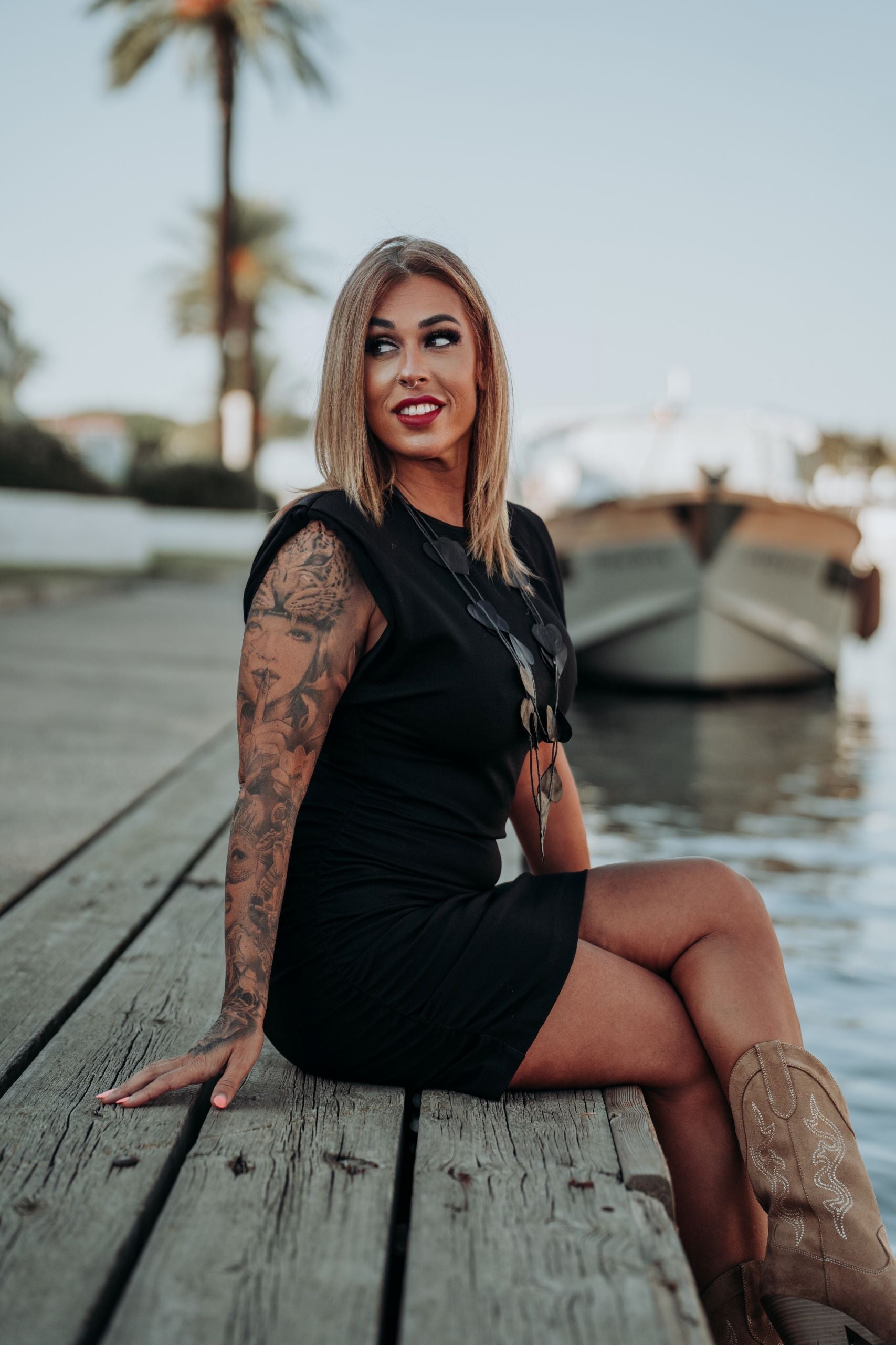 Cataleya-vestido-con-collar