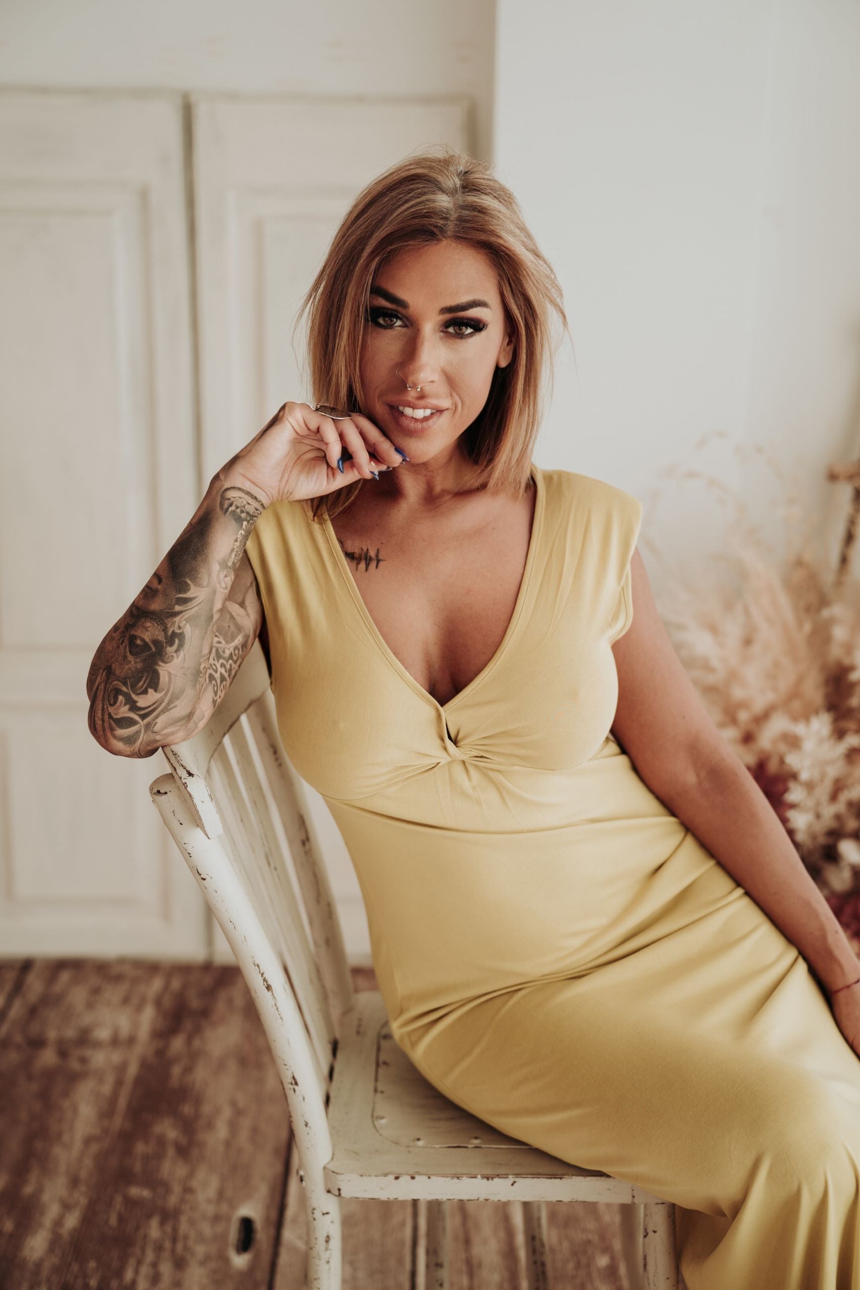 Cataleya-vestido-con-escote-v