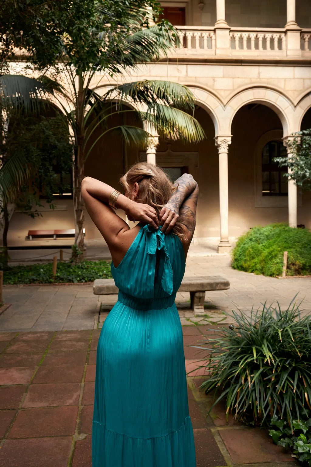 Cataleya-vestido-espalda-abierta-azul_reduida