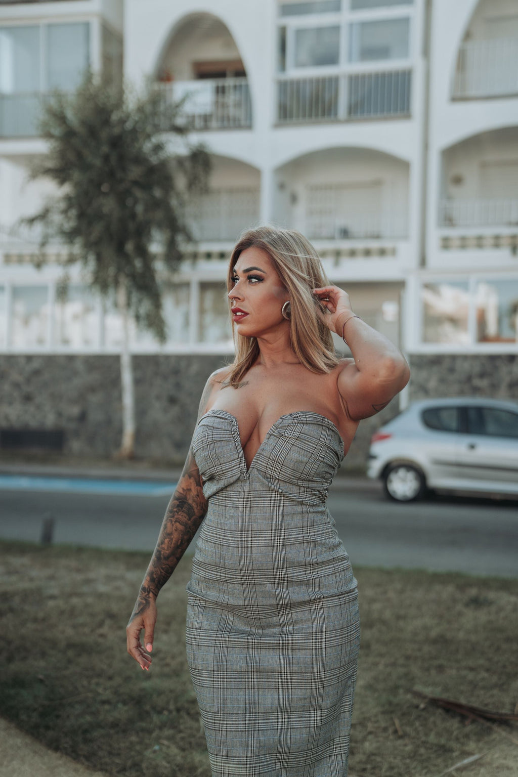 Cataleya-vestido-midi-escotado