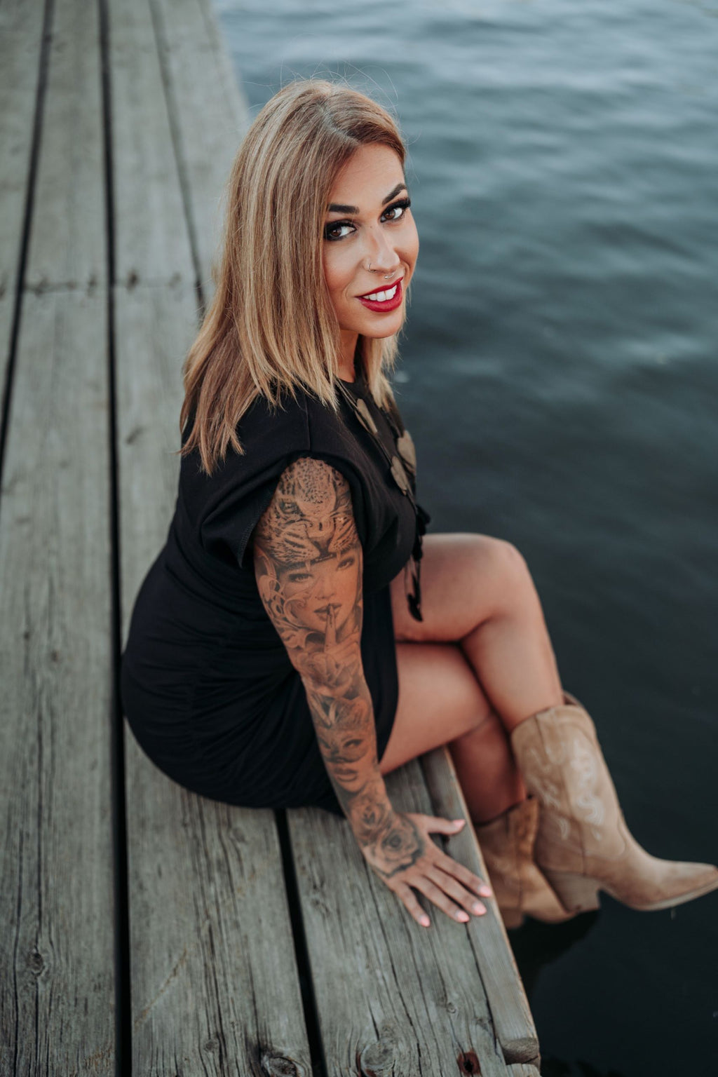 Cataleya-vestido-negro-hombreras