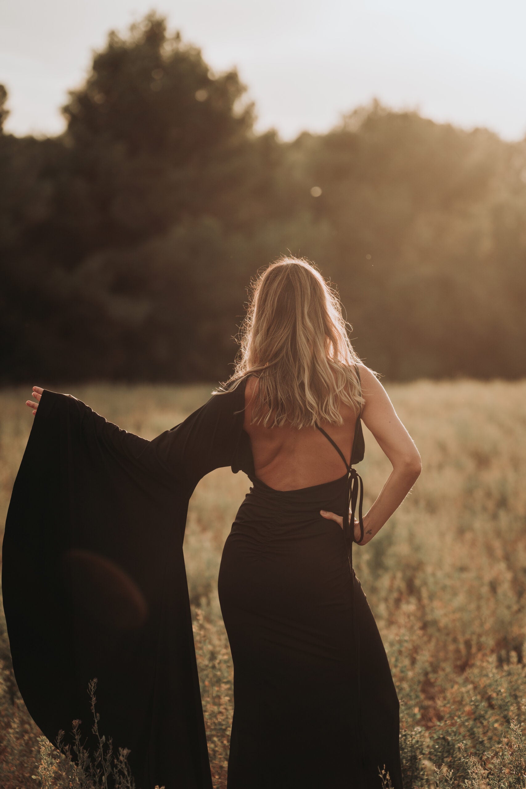 vestido negro elegante mujer